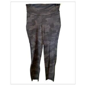 Gently Worn Black and Grey Camo LULULEMON Leggings Size M (BB0202)